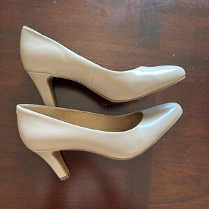 Kelly & Katie Nude Heels